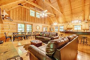 2 Mi to Gsmnp: Peaceful & Scenic Cabin w/ Deck