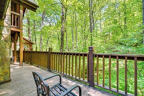 2 Mi to Gsmnp: Peaceful & Scenic Cabin w/ Deck