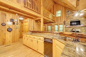 2 Mi to Gsmnp: Peaceful & Scenic Cabin w/ Deck