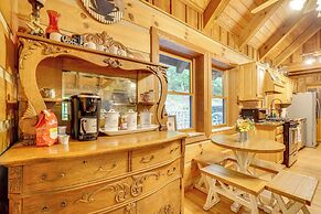 2 Mi to Gsmnp: Peaceful & Scenic Cabin w/ Deck