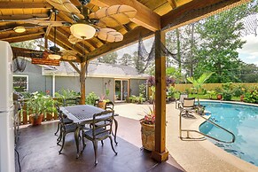 Outdoor Kitchen & Hot Tub: Tranquil Home in Humble