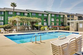 Oceanfront Condo in Harbor Island Community!