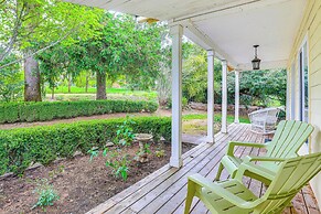 8 Mi to Columbia River Gorge: Home w/ Serene Deck!