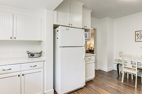 8 Mi to Columbia River Gorge: Cottage w/ Deck!