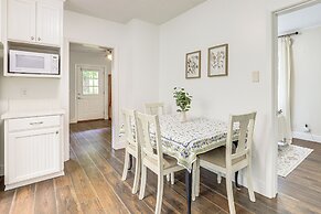 8 Mi to Columbia River Gorge: Home w/ Serene Deck!