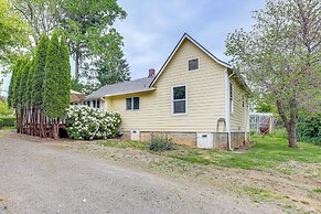 8 Mi to Columbia River Gorge: Home w/ Serene Deck!