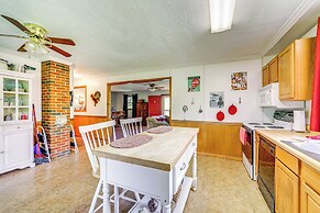 5 Mi to Lake Junaluska: Mtn Haven w/ Deck!