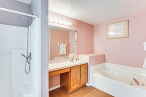 Home 3 Mi to Green Springs Park & Lake Monroe!