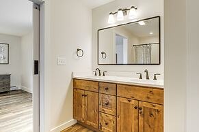 Walk to Sebago Town Beach: Luxe Townhome w/ Grill