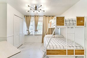 Group Getaway: Luxe Lakeside Gem in Port Charlotte