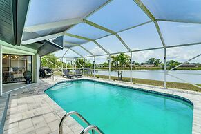 Group Getaway: Luxe Lakeside Gem in Port Charlotte