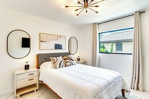 Group Getaway: Luxe Lakeside Gem in Port Charlotte