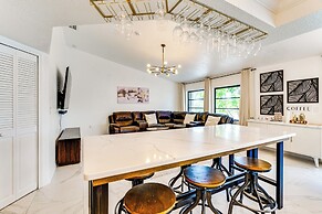 Group Getaway: Luxe Lakeside Gem in Port Charlotte