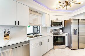 Group Getaway: Luxe Lakeside Gem in Port Charlotte