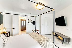 Group Getaway: Luxe Lakeside Gem in Port Charlotte