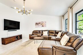 Group Getaway: Luxe Lakeside Gem in Port Charlotte