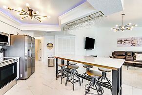 Group Getaway: Luxe Lakeside Gem in Port Charlotte