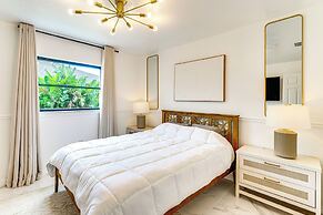 Group Getaway: Luxe Lakeside Gem in Port Charlotte