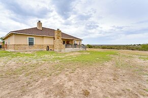 1 Mi From Lake: Pet-friendly Del Rio Gem