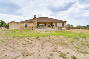 1 Mi From Lake: Pet-friendly Del Rio Gem