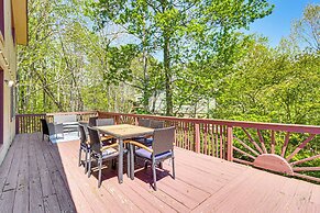 Poconos Family Home w/ Lake Access & Game Room