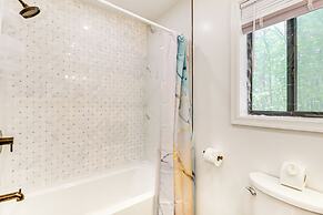 Poconos Family Home w/ Lake Access & Game Room