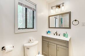 Poconos Family Home w/ Lake Access & Game Room