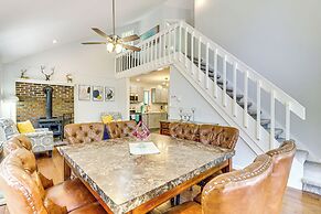 Poconos Family Home w/ Lake Access & Game Room