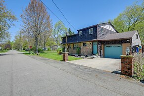 1 Mi to Lake Erie: Family-friendly Angola Home!