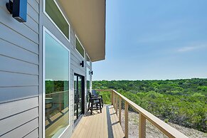 Hot Tub & Valley Views: Hidden Gem in Texas