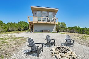 Hot Tub & Valley Views: Hidden Gem in Texas