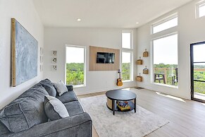 Hot Tub & Valley Views: Hidden Gem in Texas