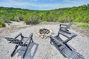 Hot Tub & Valley Views: Hidden Gem in Texas