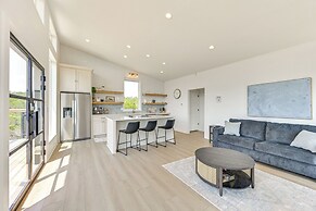 Hot Tub & Valley Views: Hidden Gem in Texas