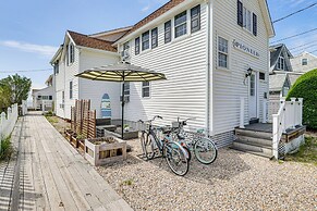 Walk to Hawk's Nest Beach: Coastal Old Lyme Apt