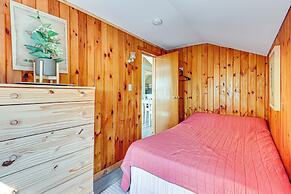 Walk to Hawk's Nest Beach: Coastal Old Lyme Apt