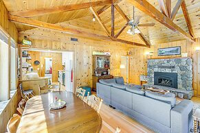 Walk to Lake Almanor: Prattville Cabin w/ 2 Decks!