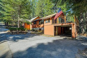 Walk to Lake Almanor: Prattville Cabin w/ 2 Decks!