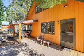 Walk to Lake Almanor: Prattville Cabin w/ 2 Decks!
