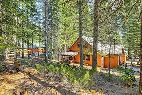 Walk to Lake Almanor: Prattville Cabin w/ 2 Decks!