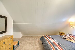 Walk to Lake Almanor: Prattville Cabin w/ 2 Decks!