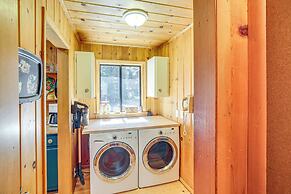 Walk to Lake Almanor: Prattville Cabin w/ 2 Decks!