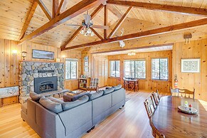 Walk to Lake Almanor: Prattville Cabin w/ 2 Decks!