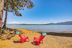 Walk to Lake Almanor: Prattville Cabin w/ 2 Decks!