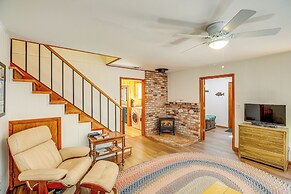 Walk to Lake Almanor: Prattville Cabin w/ 2 Decks!