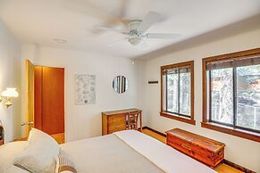 Walk to Lake Almanor: Prattville Cabin w/ 2 Decks!