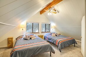 Walk to Lake Almanor: Prattville Cabin w/ 2 Decks!