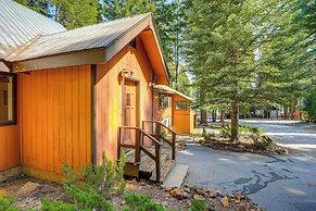 Walk to Lake Almanor: Prattville Cabin w/ 2 Decks!