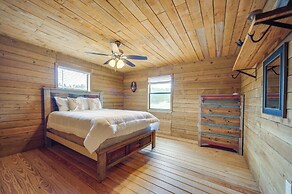 Pet-friendly Hideaway 13 Mi to Leakey