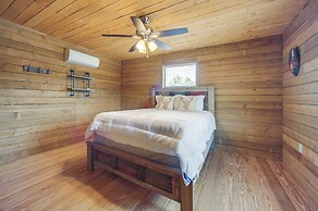Pet-friendly Hideaway 13 Mi to Leakey